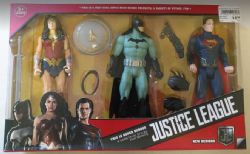 ENSEMBLE DE 3 FIGURINES WONDER WOMAN, BATMAN ET SUPERMAN (DC COMIC)
